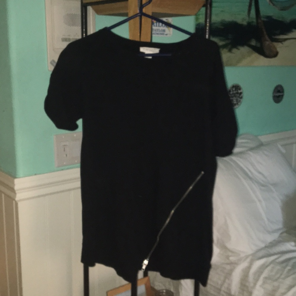 Dress that unzips